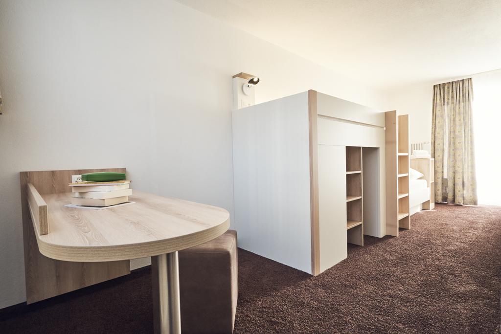 Private Holiday Homes By Solaria Davos Room photo